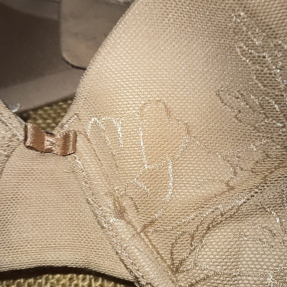 Women's beige bra made by warners 38c underwire - Picture 3 of 6